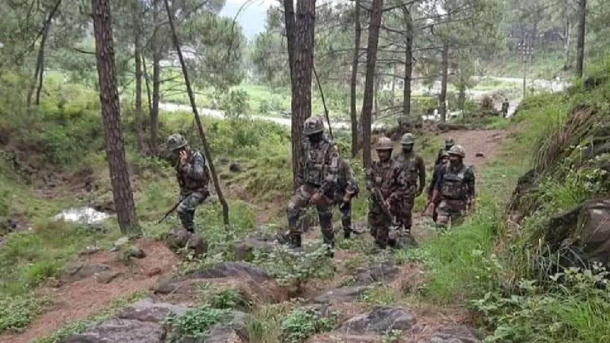 Jammu Kashmir News: संदिग्ध देखे जाने की सूचना के बाद सेना ने राजौरी के जंगलों में चलाया तलाशी अभियान
