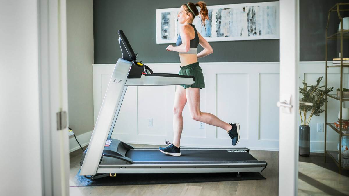 https://www.jagranimages.com/images/newimg/04042024/04_04_2024-treadmill_for_home_use_23689827.jpg
