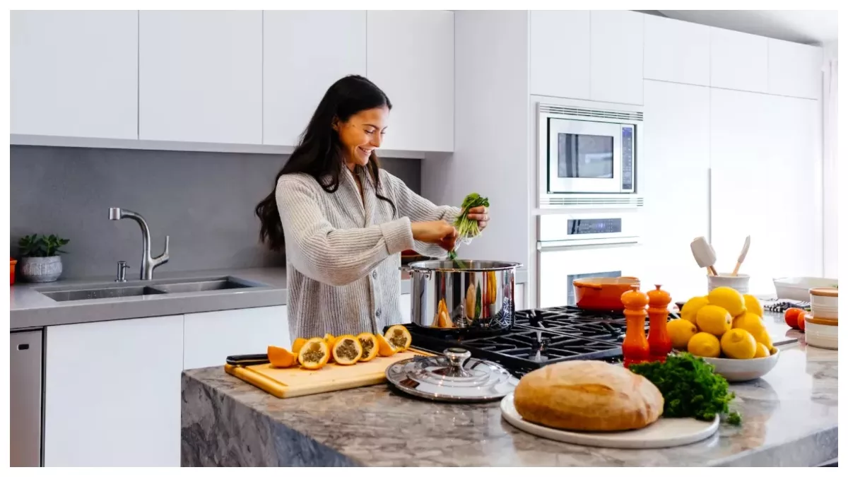 Vastu Tips for Kitchen: अपने रसोई घर में रखें इन बातों का ध्यान, मां अन्नपूर्णा का मिलेगा आशीर्वाद