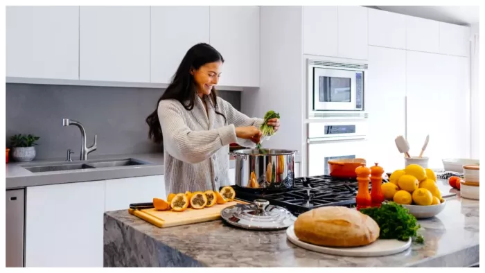 Vastu Tips for Kitchen: अपने रसोई घर में रखें इन बातों का ध्यान।