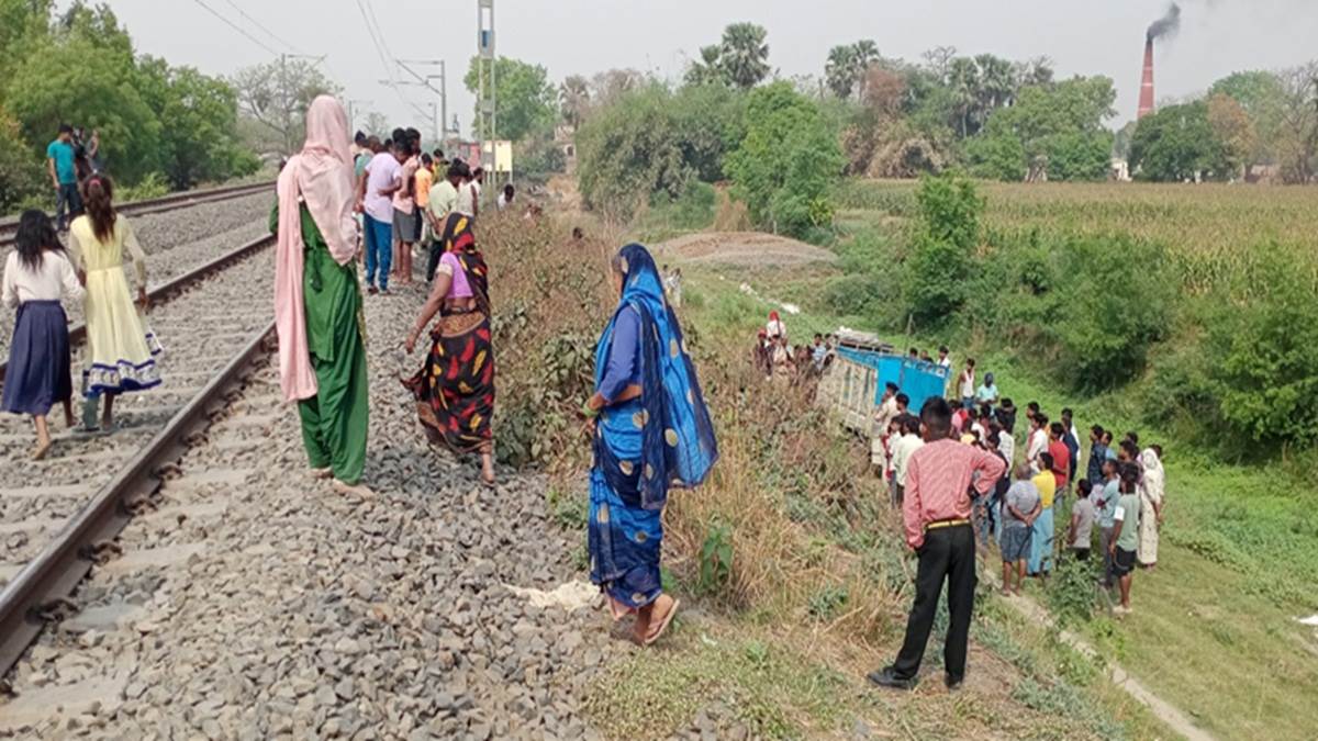 begusarai news young man was beaten to death and his body was thrown near the railway track to hide the evidence