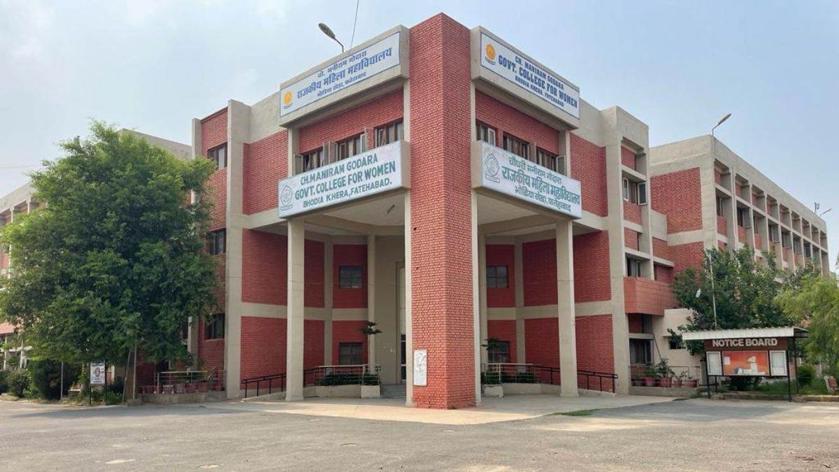 https://www.jagranimages.com/images/newimg/04042025/04_04_2025-college_23912032.jpg