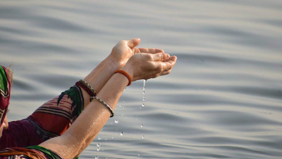 https://www.jagranimages.com/images/newimg/04042025/04_04_2025-gangajal_23912164.jpg