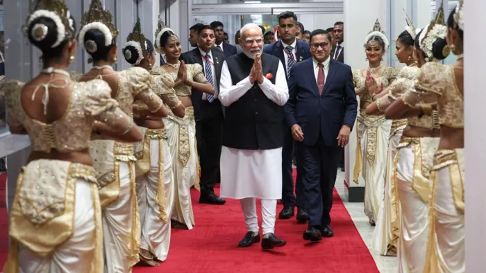 प्रधानमंत्री नरेन्द्र मोदी शुक्रवार शाम तीन दिवसीय यात्रा पर कोलंबो पहुंचे (फोटो- एक्स)