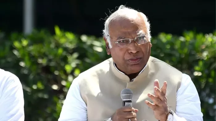 देश की शांति और सौहार्द को न बिगाड़े सरकार- खरगे (फाइल फोटो)
