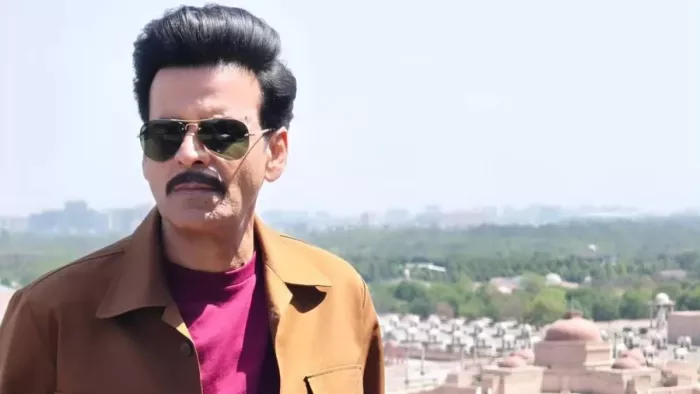 अपने गांव पहुंचे एक्टर मनोज बाजपेयी। (जागरण)