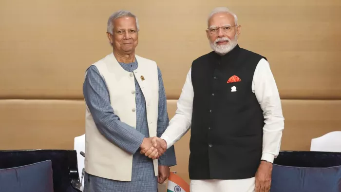 प्रधानमंत्री नरेंद्र मोदी और बांग्लादेश में अंतरिम सरकार के सलाहकार मोहम्मद यूनुस की मुलाकात हुई।