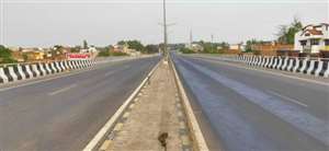 साप्ताहिक बंदी : शहर की सड़कों पर सन्नाटा, गांवों में जश्न