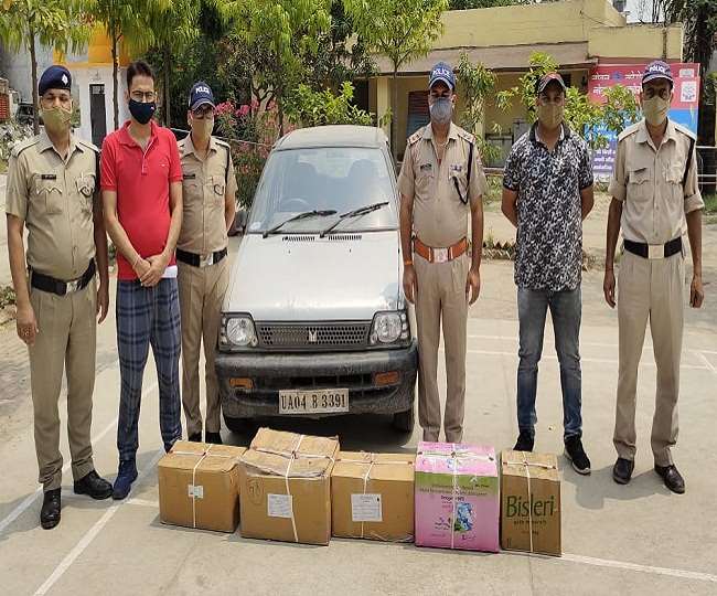 सितारगंज में पुलिस ने दवा की कालाबाजारी करने वाले को पकड़ा कार से पांच