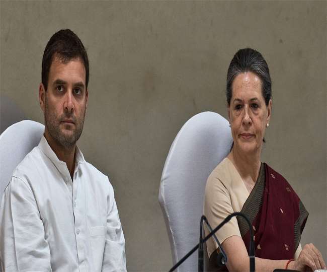 देश की सबसे पुरानी पार्टी कांग्रेस की सियासी जमीन ही नहीं उसकी सियासत भी गुम होती जा रही है।