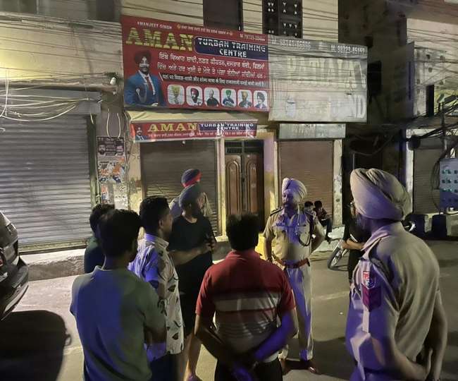 half a dozen youths fired enmity in amarpura broke the windows of cars and houses ludhiana crime