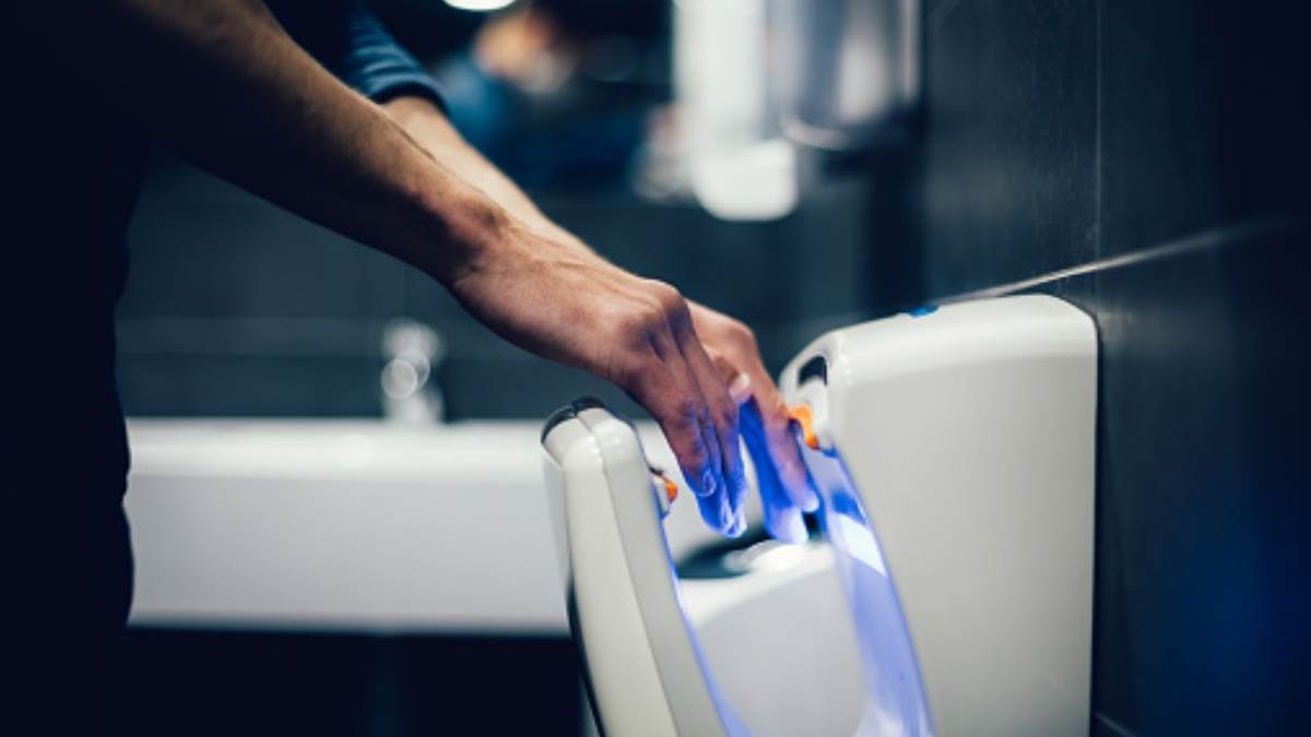 Hand Dryer Side Effects धड़ल्ले से कर रहे हैं बाथरूम हैंड ड्रायर्स का