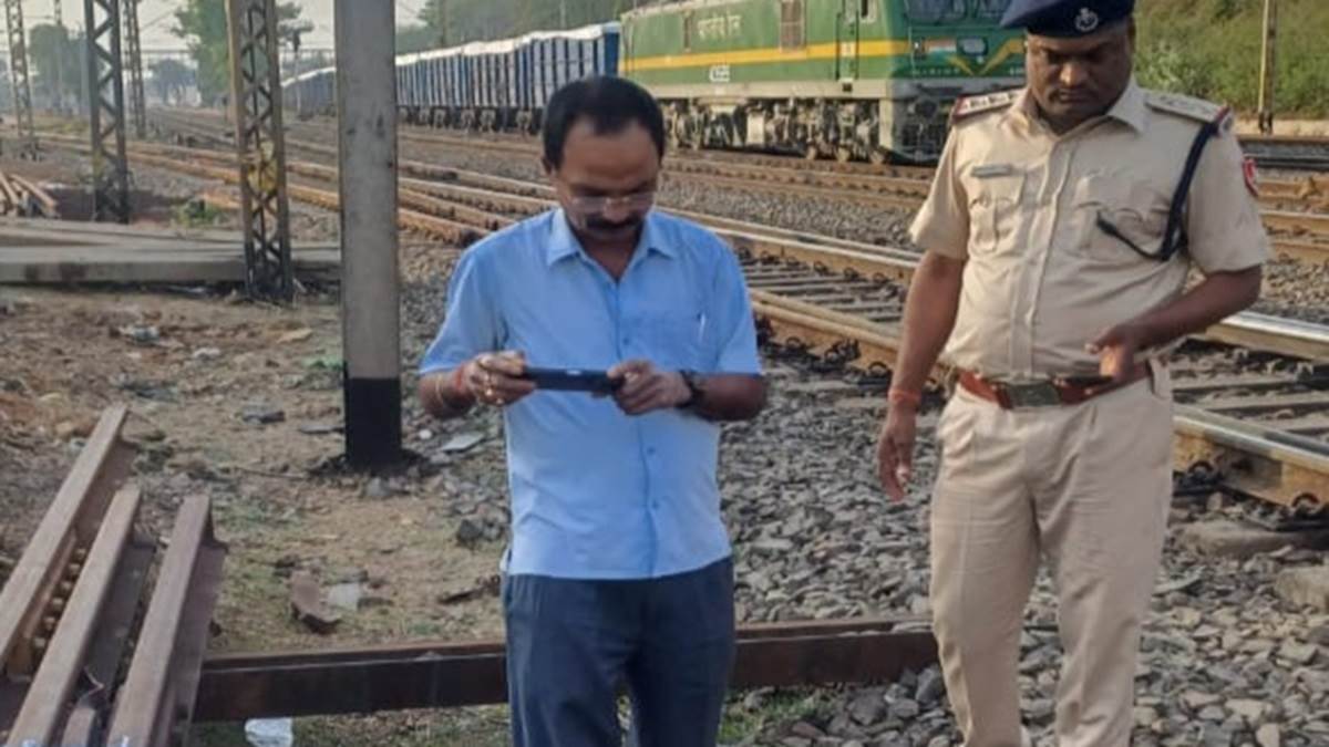 loco pilot dies after being hit by rajdhani express body identified screaming in the family
