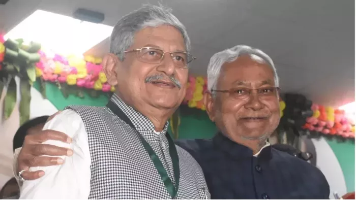 दो केंद्रीय मंत्रियों के लिए व दाे करीबियों के लिए वोट मांग रहे नीतीश कुमार। (फाइल फोटो)