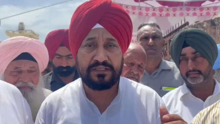 चरणजीत चन्नी ने मुख्यमंत्री पर साधा निशाना