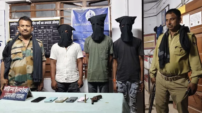 अमनौर थाने की पुलिस की हिरासत बदमाश।