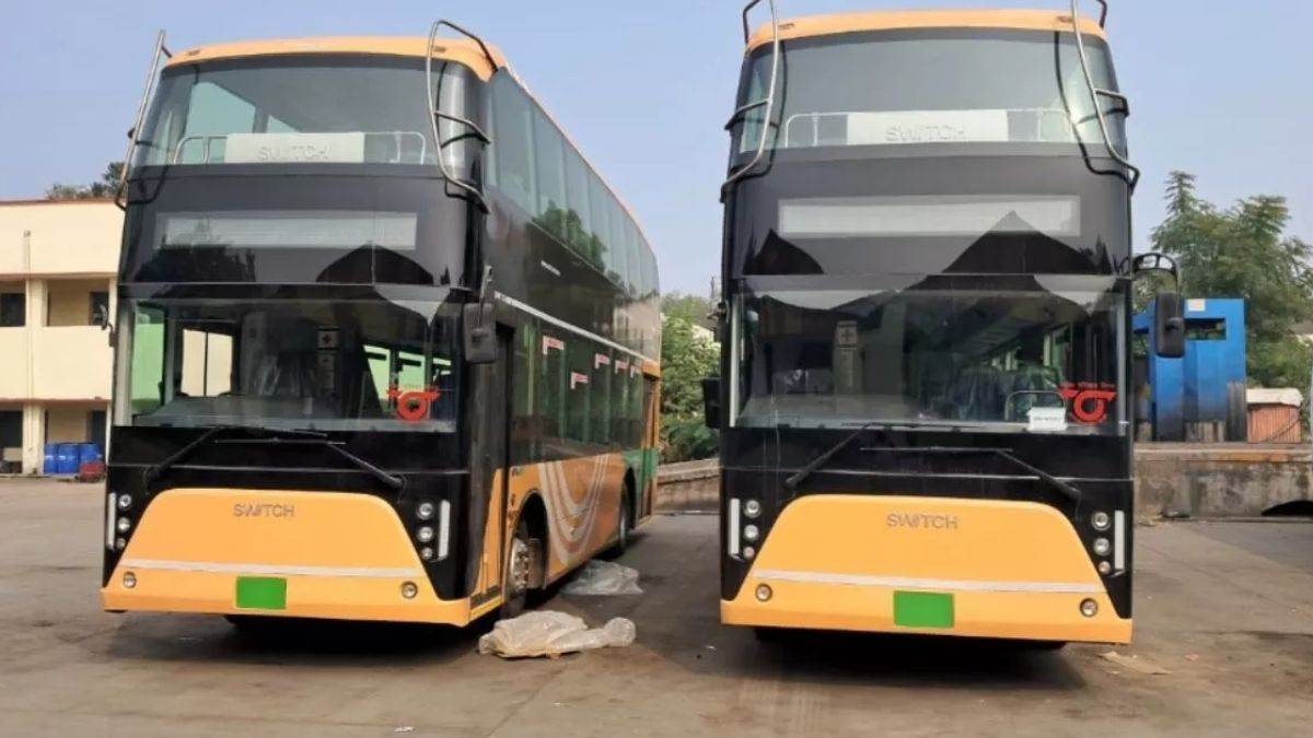 https://www.jagranimages.com/images/newimg/04052025/04_05_2025-double_decker_bus_23930699.jpg