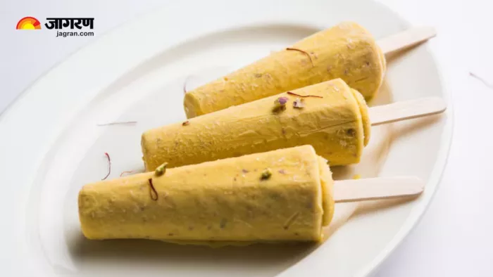 Mango Kulfi Recipe: गर्मियों में इस रेसिपी से बनाएं टेस्टी मैंगो कुल्फी (Image Source: Freepik)