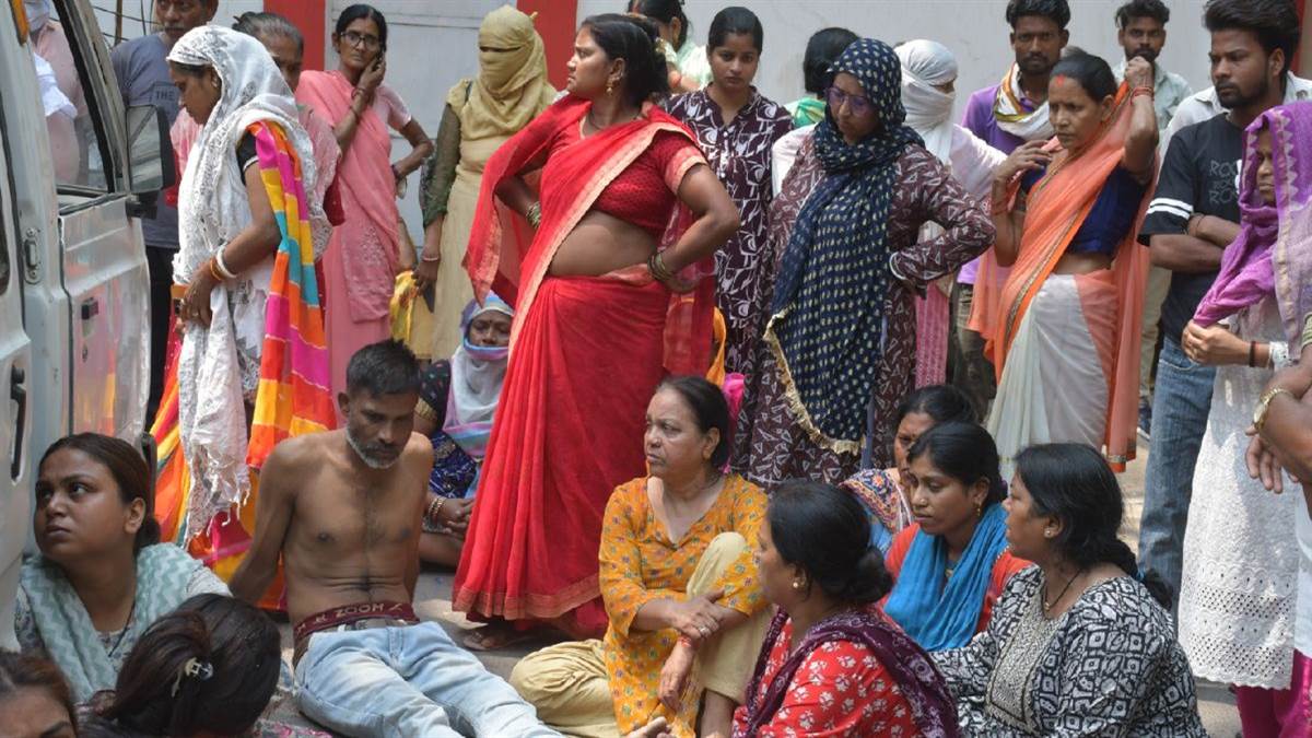 https://www.jagranimages.com/images/newimg/04052025/04_05_2025-prayagprotest_23930688.jpg