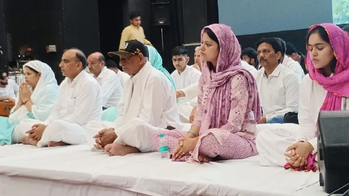 'जो भाई कंधे पर खिलाया उसकी ही अर्थी...', विनय नरवाल की श्रद्धांजलि सभा में हर आंखें नम, CM की पत्नी के भी छलके आंसू