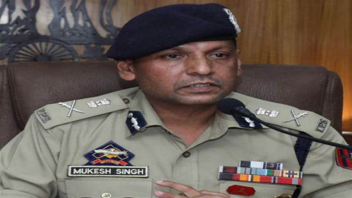 Udhampur Blast: एडीजीपी मुकेश सिंह ने बताया कि लश्कर के तीनों आतंकियों को गिरफ्तार कर लिया गया है।