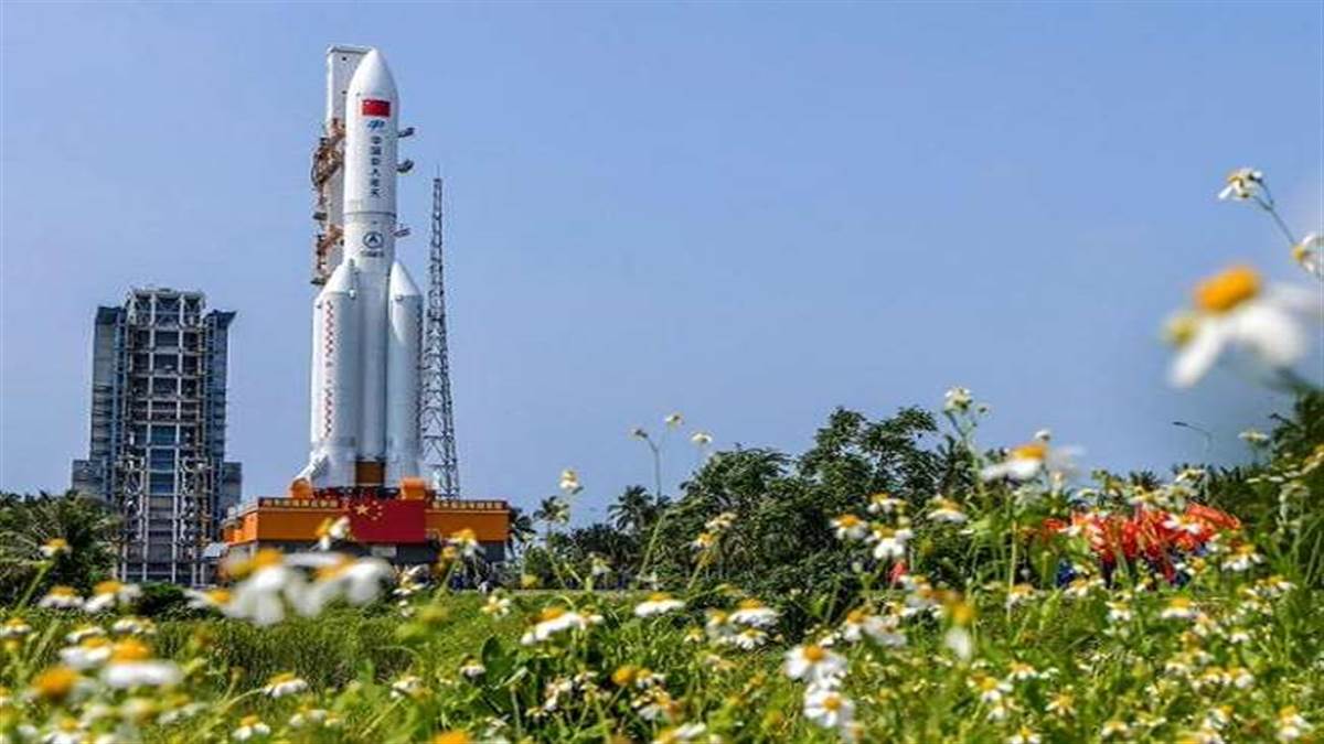 स्पेस स्टेशन के निर्माण के लिए चीन ने लान्च किया तीन लोगों का मिशन
