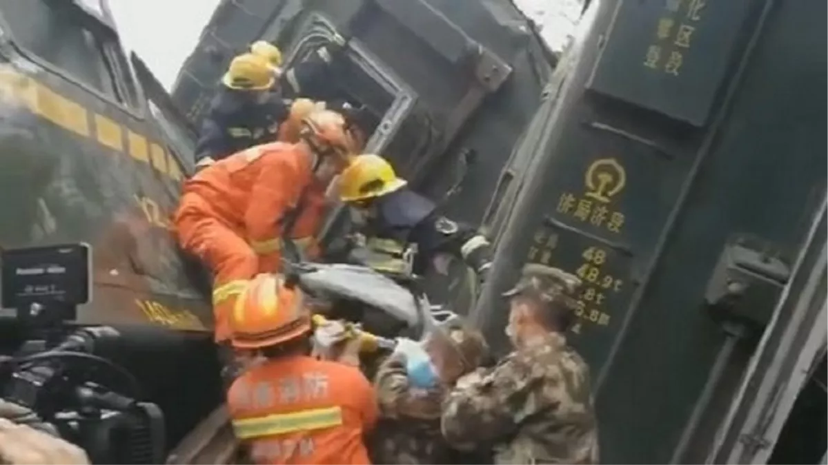 China Bullet Train Derail: चीन में 300 किलोमीटर प्रति घंटे की रफ्तार से दौड़ रही बुलेट ट्रेन हुई डिरेल, चालक की मौत; कई घायल
