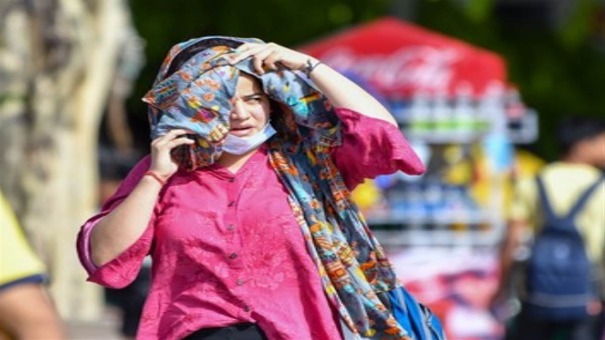दिल्ली में भीषण गर्मी पड़ रही है। जानें मौसम विभाग का अलर्ट... (File Photo)