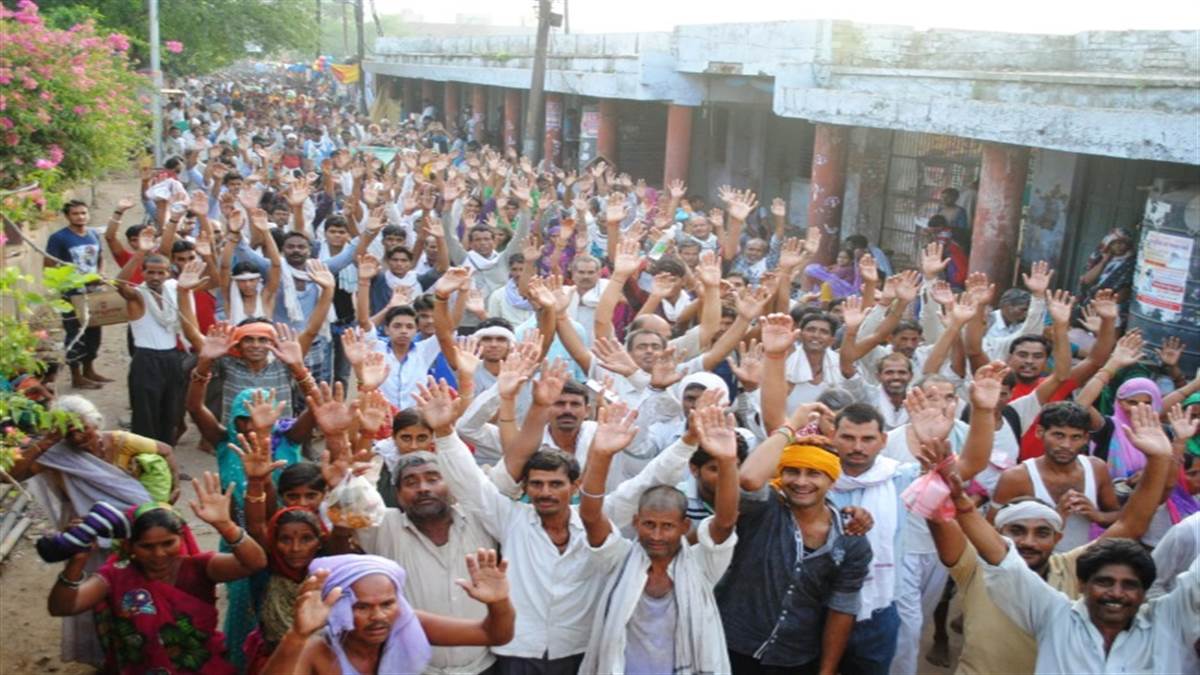 मुड़िया मेला में श्रद्धा का सैलाब कुछ यूं उमड़ता है। फोटो- जागरण आर्काइव