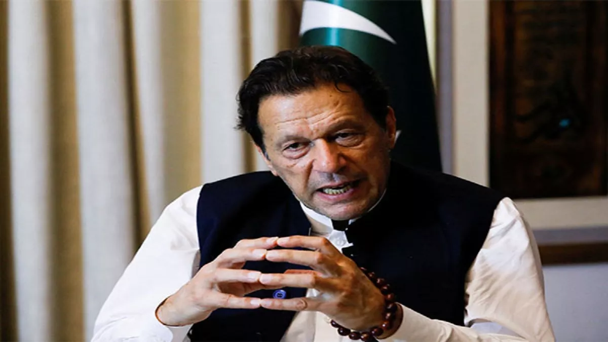 Pakistan: इमरान खान की पत्नी बुशरा बीबी की बढ़ सकती हैं मुश्किलें, NAB ने अल-कादिर ट्रस्ट मामले में भेजा समन