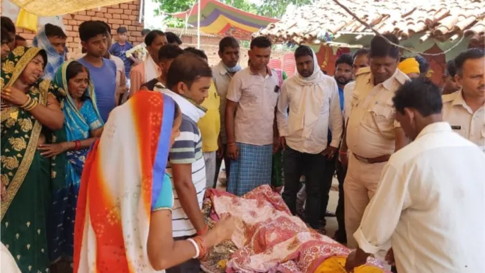 सोमवार को घर से बारात जाना था कटोरिया।