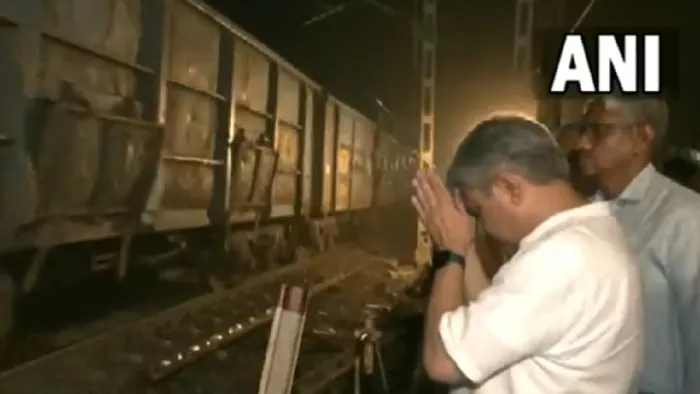 ट्रेन हादसे में 275 लोगों की मौत हो गई और 1000 लोग घायल हो गए। (Photo-ANI)