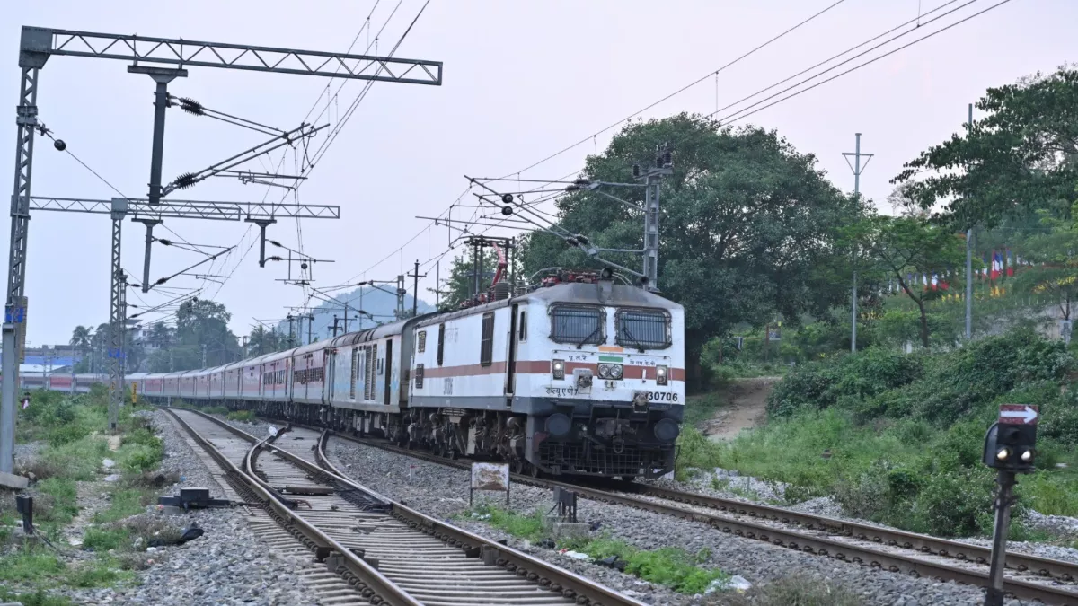 5 जून से लंबे रूट की 14 ट्रेनों के समय में बदलाव, यात्रा से पहले चेक जरूर करें; यहां मिलेगी पूरी डिटेल