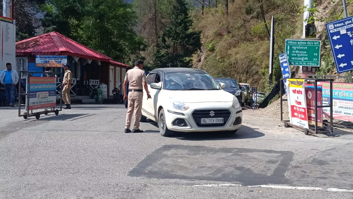Nainital में पुरानी लय पर लौटा पर्यटन, पुलिस ने एंट्री प्वाइंट पर रोके वाहन; इन टूरिस्ट प्लेस पर जमकर भीड़