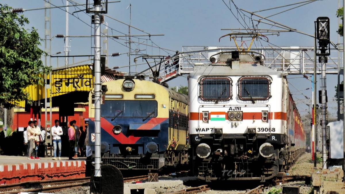 https://www.jagranimages.com/images/newimg/04062025/04_06_2025-dumrao_railway_station_23955856.jpg