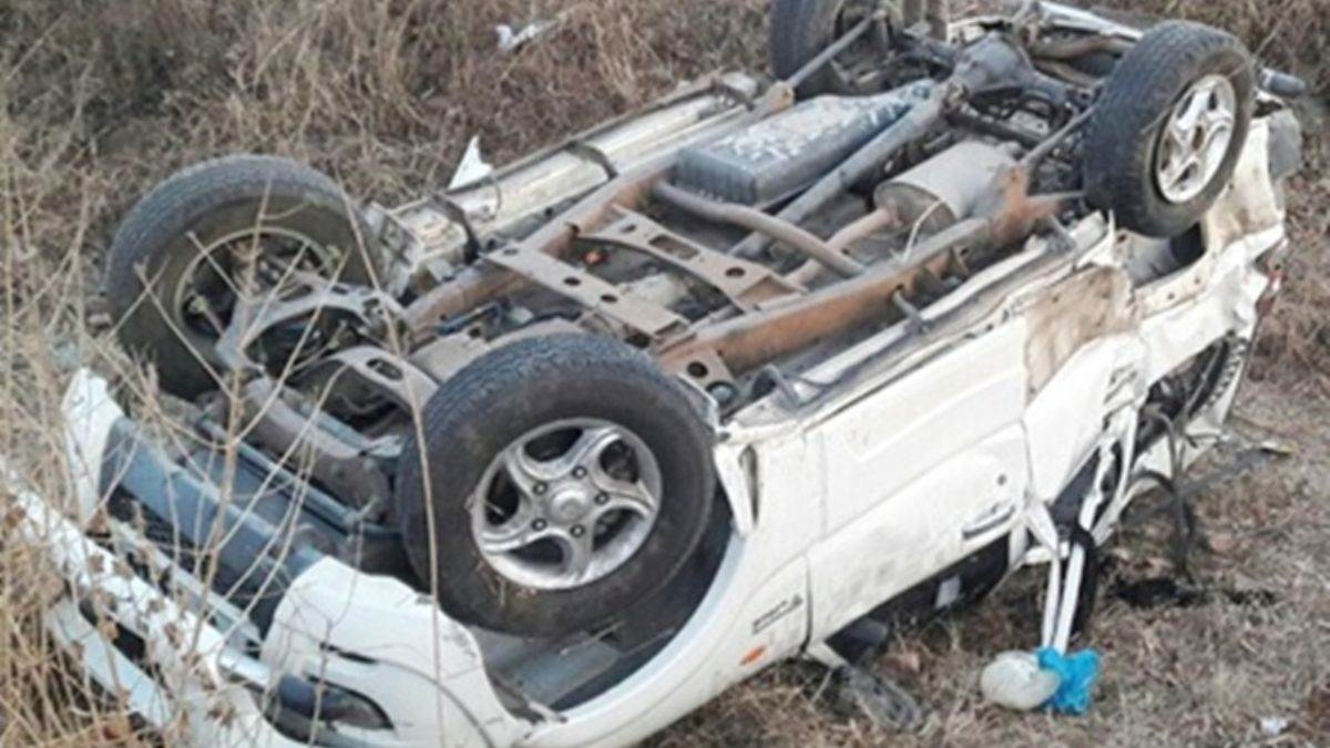 Bilaspur Car Accident : गुटखा थूकने के लिए खोला गेट, हादसे में कारोबारी की मौत 8 गुटखा थूकने के लिए खोला चलती कार का दरवाजा, 100 की स्पीड में 6 बार पलटी इनोवा; शख्स की मौत - Cg Bilaspur Opened The Door Of A Moving Car To Spit