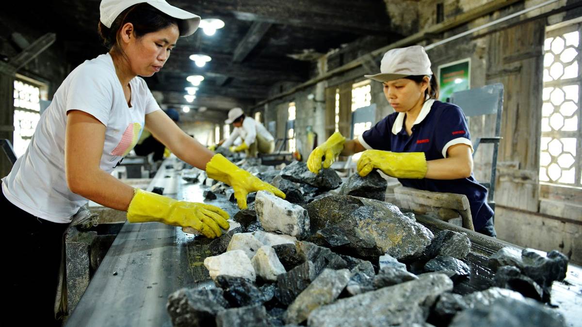 europe auto industry affected by china ban on export of rare earth metals