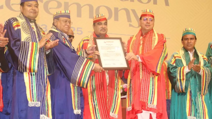 केंद्रीय मंत्री नितिन गडकरी को ‘डाक्टरेट आफ साइंस’ की मानद उपाधि प्रदान की गई। जागरण