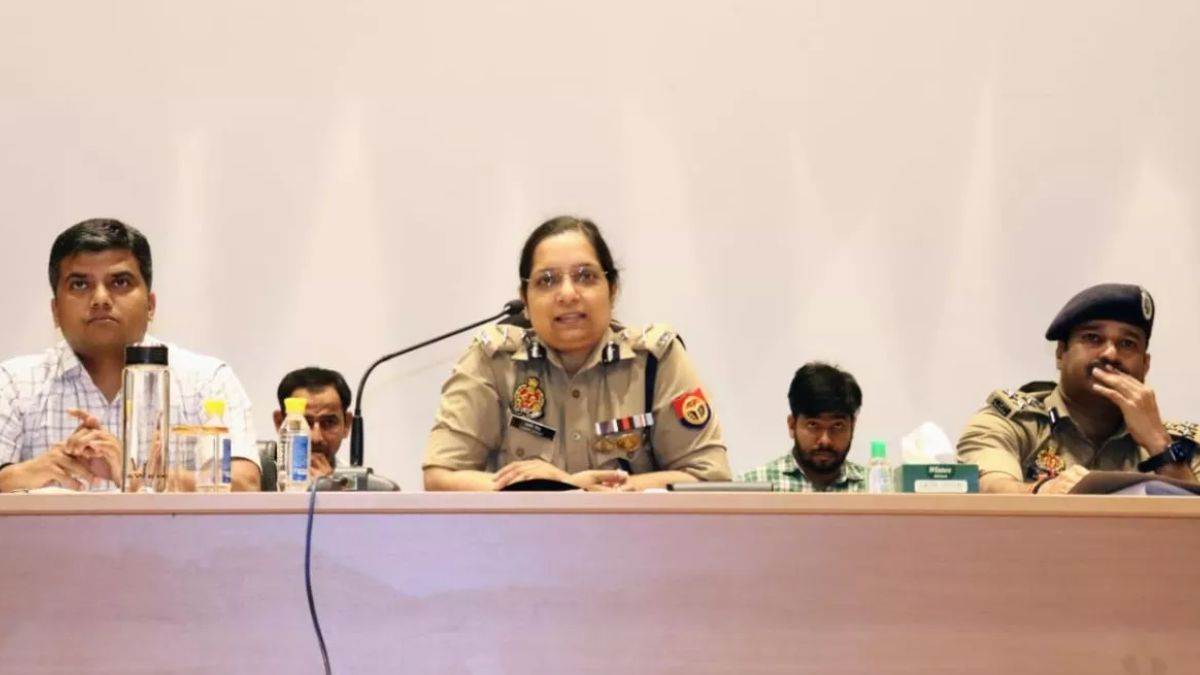 https://www.jagranimages.com/images/newimg/04062025/04_06_2025-noida_police_commissioner_23955595.jpg
