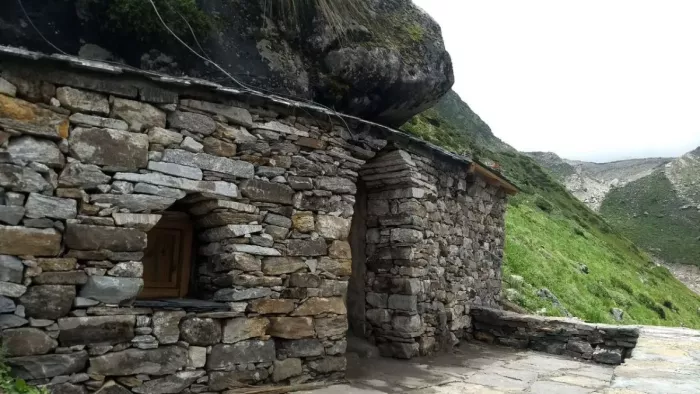 केदारनाथ मंदिर के पीछे स्थित यात्रियों के ध्यान गुफा। फाइल फोटो