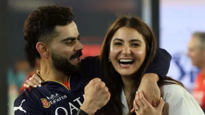 अनुष्का शर्मा ने IPL में विराट कोहली के लिए किया चीयर (Photo Credit- X)