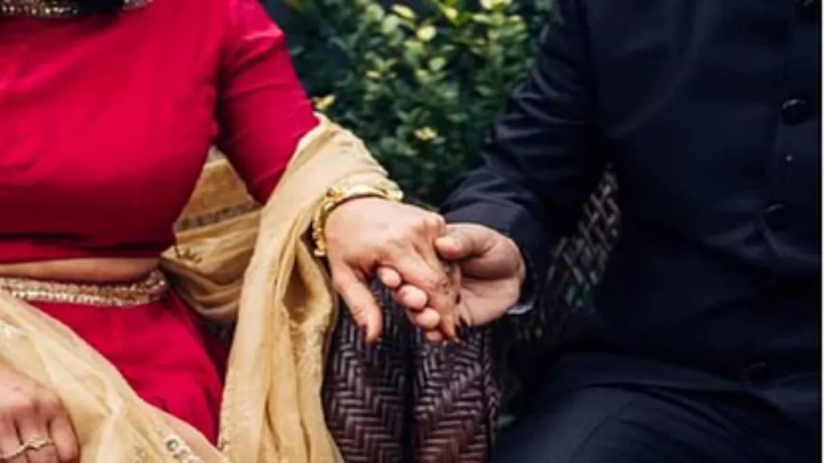 50 वर्षीय महिला पर चढ़ा ऐसा इश्क का बुखार... 35 साल के शादीशुदा शख्स को ले भागी; हर कोई रह गया दंग!
