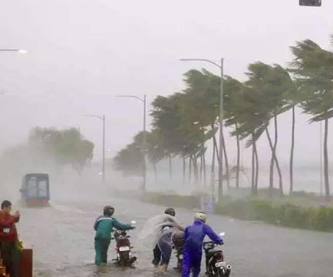 फ‍िर बना चक्रवाती दबाव मध्‍य भारत में भारी बारिश का अलर्ट यूपी बिहार में  वज्रपात से 50 की मौत - Weather Update : A cyclonic circulation lies over  northwest Bay of Bengal