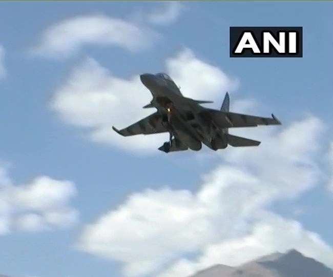 Video : एलएसी पर वायुसेना ने फिर दिखाई ताकत, सुखोई-30 और मिग-29 ने भरी उड़ान - दैनिक जागरण (Dainik Jagran)
