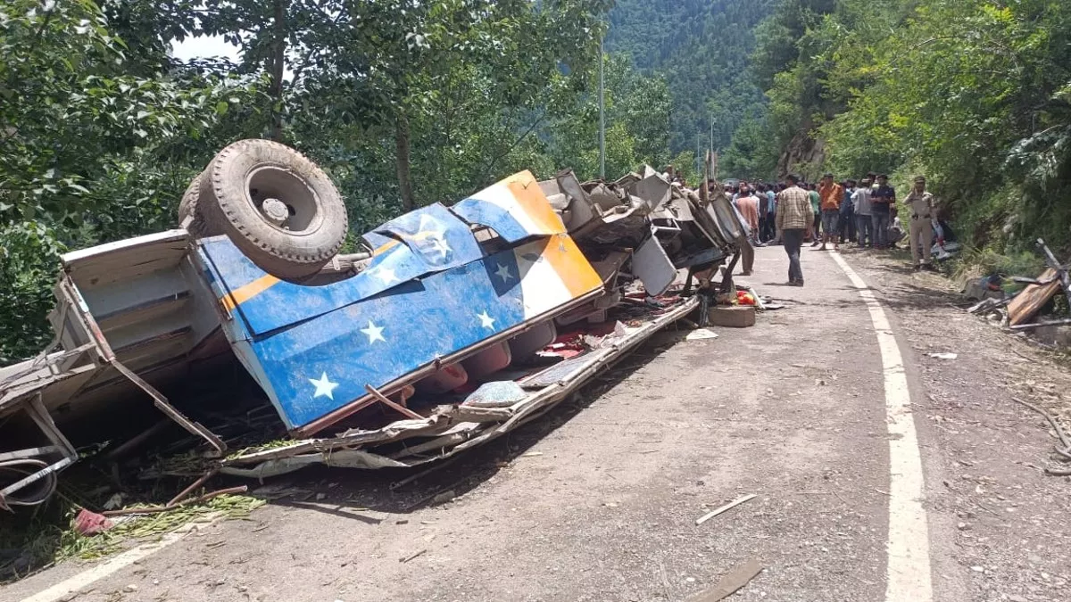 Himachal Bus Accident : नियमित नहीं था बस का कंडक्टर, ड्राइवर की जल्दबाजी लील गई 12 जिंदगियां, और भी हैं हादसे की वजह