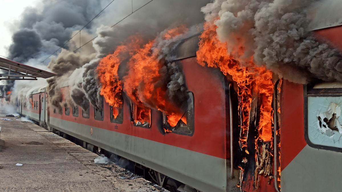 अग्निपथ योजना के विरोध-प्रदर्शन ने मालदा रेल मंडल को पहुंचाया तीन अरब का नुकसान, ठप पड़े कई निर्माण कार्य