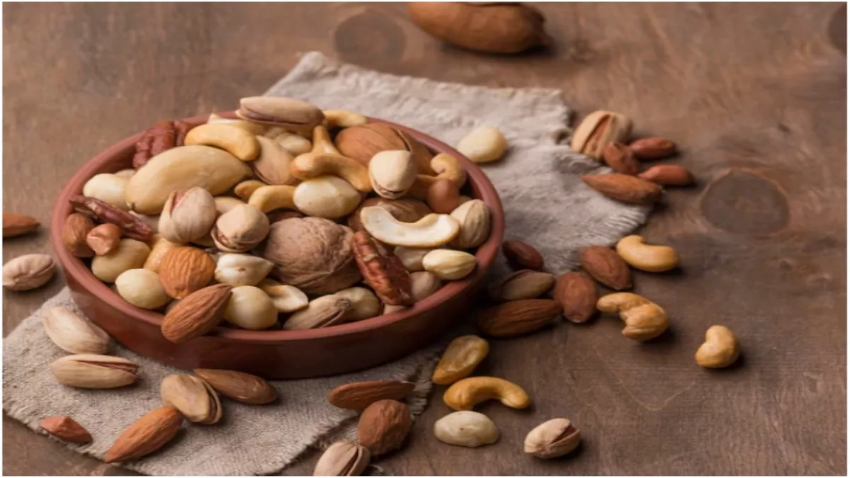 https://www.jagranimages.com/images/newimg/04072022/04_07_2022-soaked_nuts_22861533_16333235.jpg