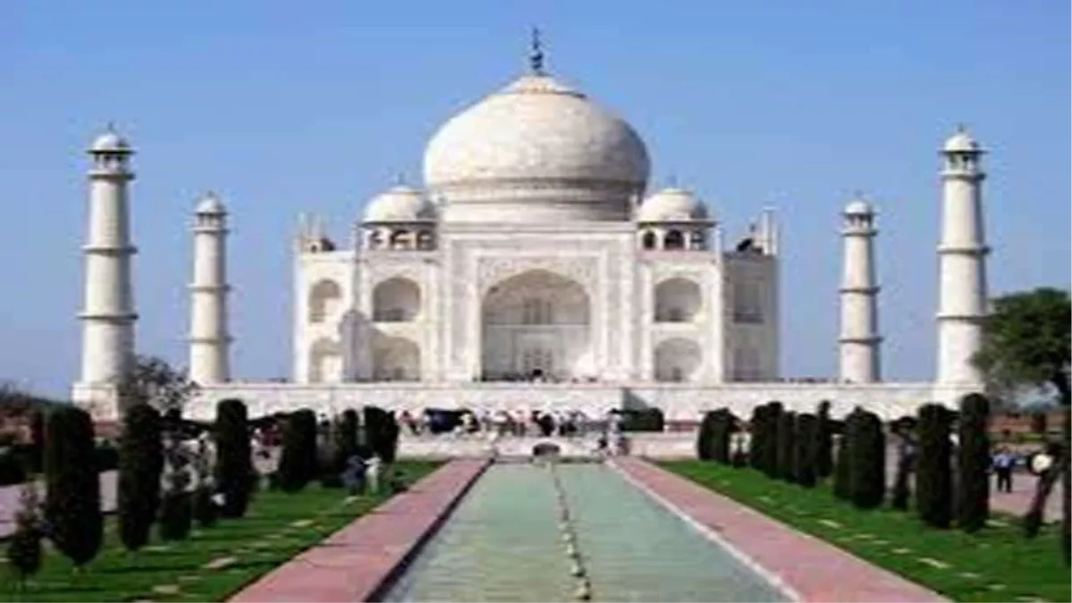 Taj Mahal: बिजली गुल होने से ताजमहल पर बंद हुए टर्न स्टाइल गेट, पर्यटक रहे परेशान