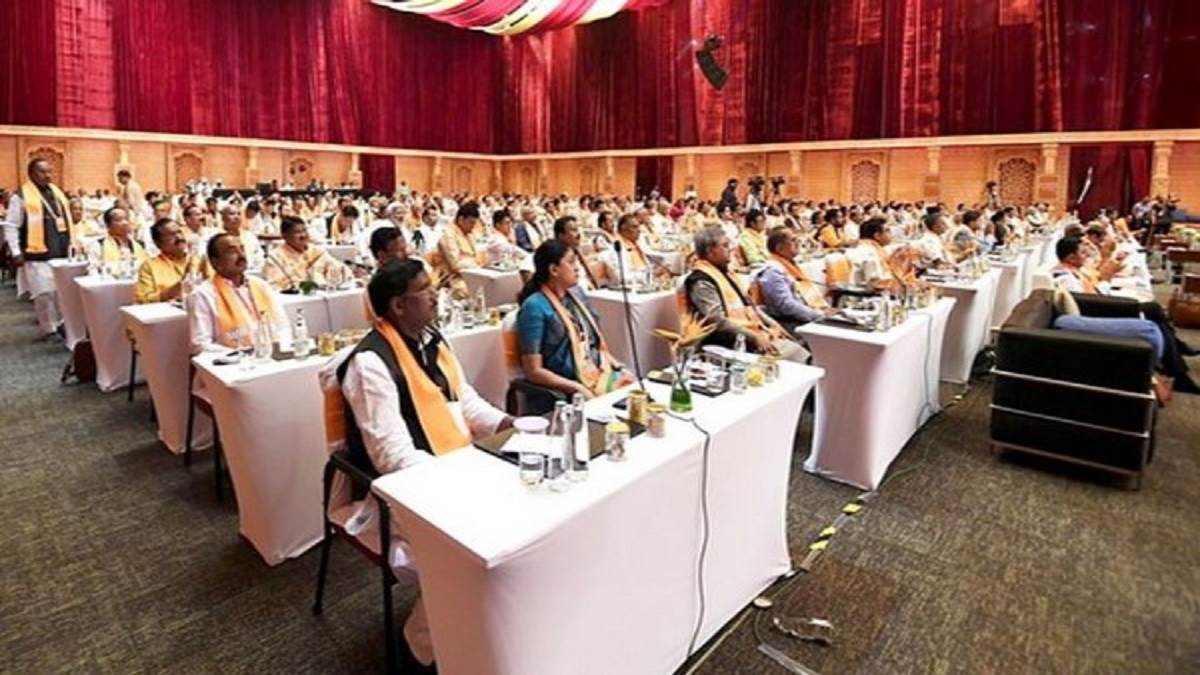 telangana news intelligence officer caught taking photographs of documents in hyderabad meeting bjp said this attitude of the state government is not acceptable