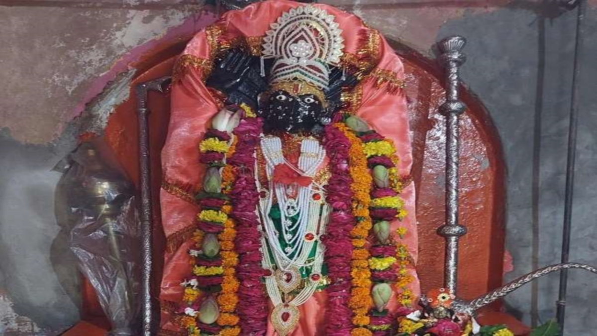 Famous Temples In Mathura: बलदेव में भगवान श्रीकृष्ण के भ्राता दाऊजी का ...